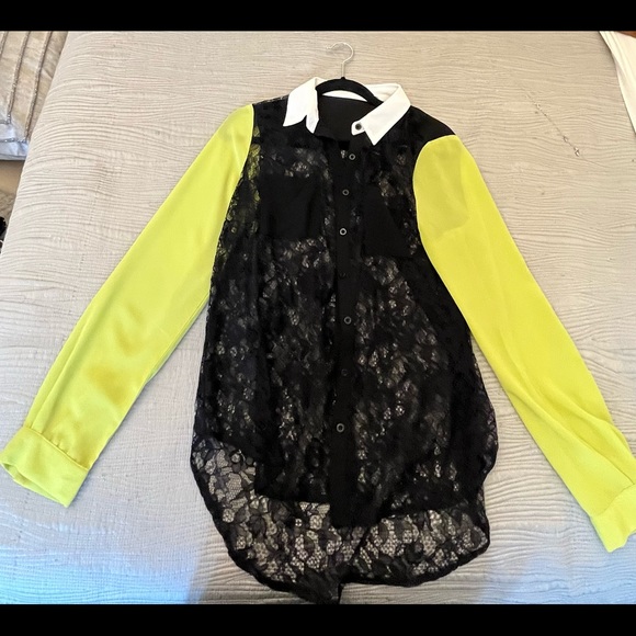 Lace top - Picture 2 of 2